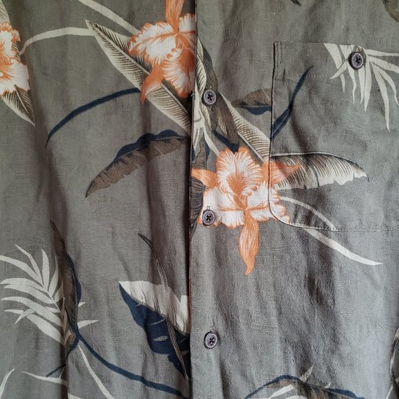 Geoffrey Beene | 100% Silk Leaf Print Button Down - Picture 4 of 5